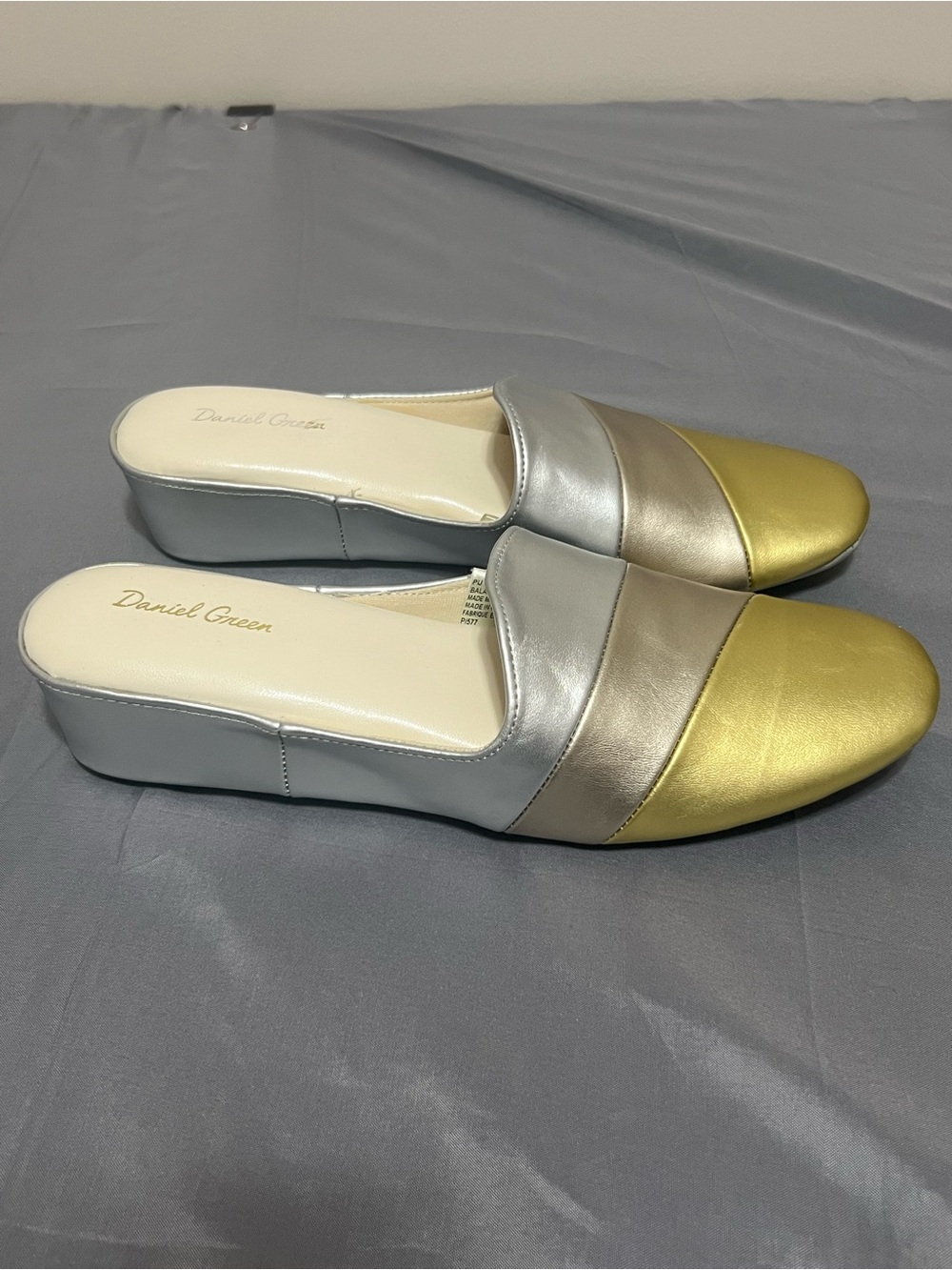 Daniel Green Denise Silver Gold Metallic Slippers Size 10N